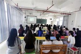 D:\yfzou\学校类文件\质量管理办公室\师德师风\新闻材料\忆百年征程，数百个第一  新葡的京官网19、20级学生同上“开学第一课”\13.jpg