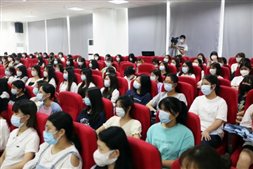 D:\yfzou\学校类文件\质量管理办公室\师德师风\新闻材料\忆百年征程，数百个第一  新葡的京官网19、20级学生同上“开学第一课”\4.jpg