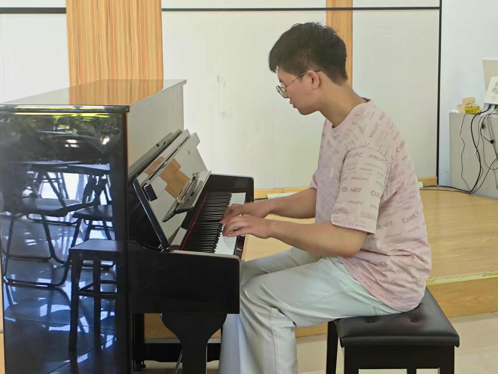 三等奖获得者许轶檀演奏《悲怆第三乐章》.jpg 三等奖获得者许轶檀演奏《悲怆第三乐章》.jpg