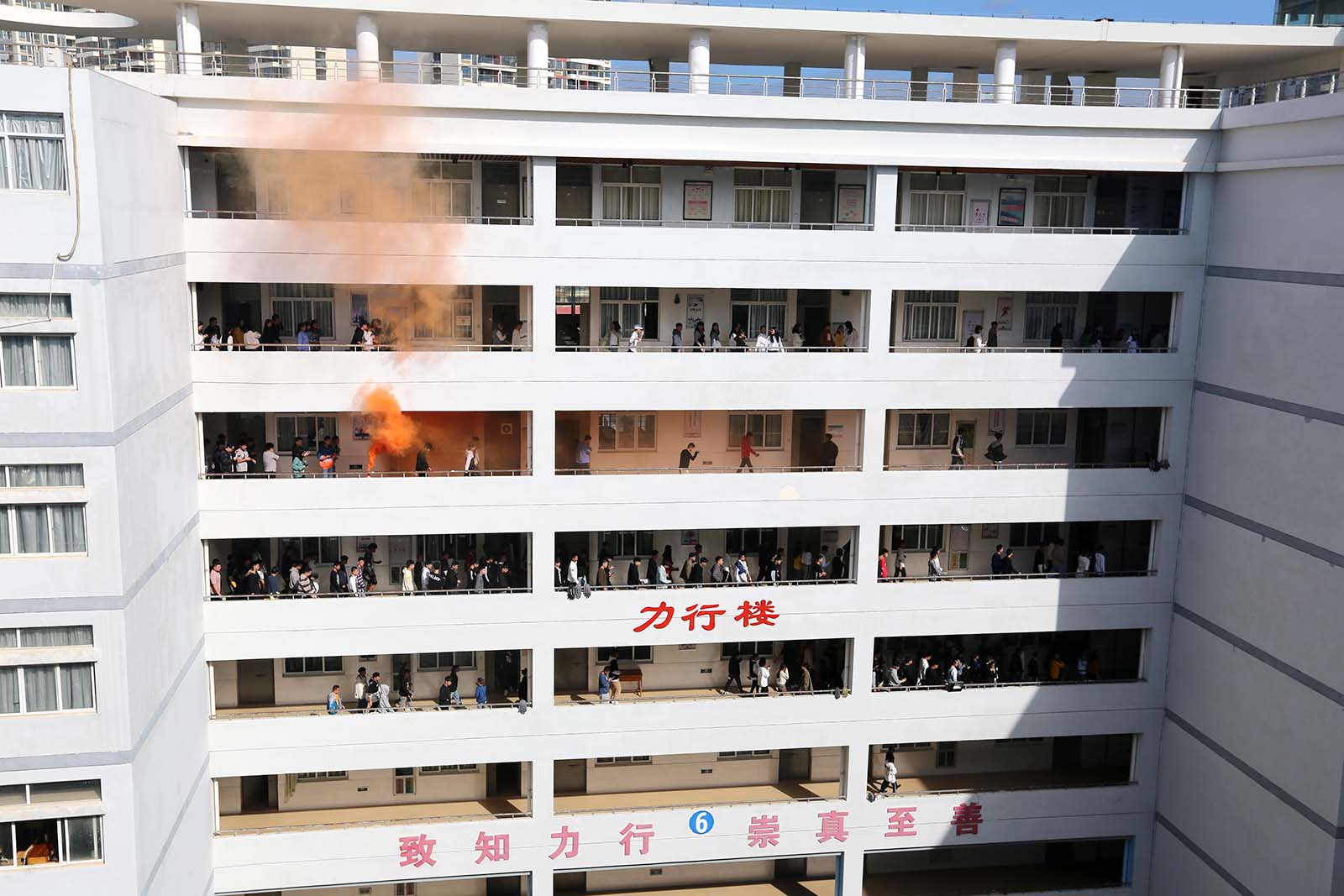 LONG5545.JPG LONG5545.JPG